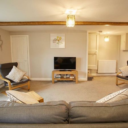 Host & Stay - Cosy Cottage Emley Exterior foto